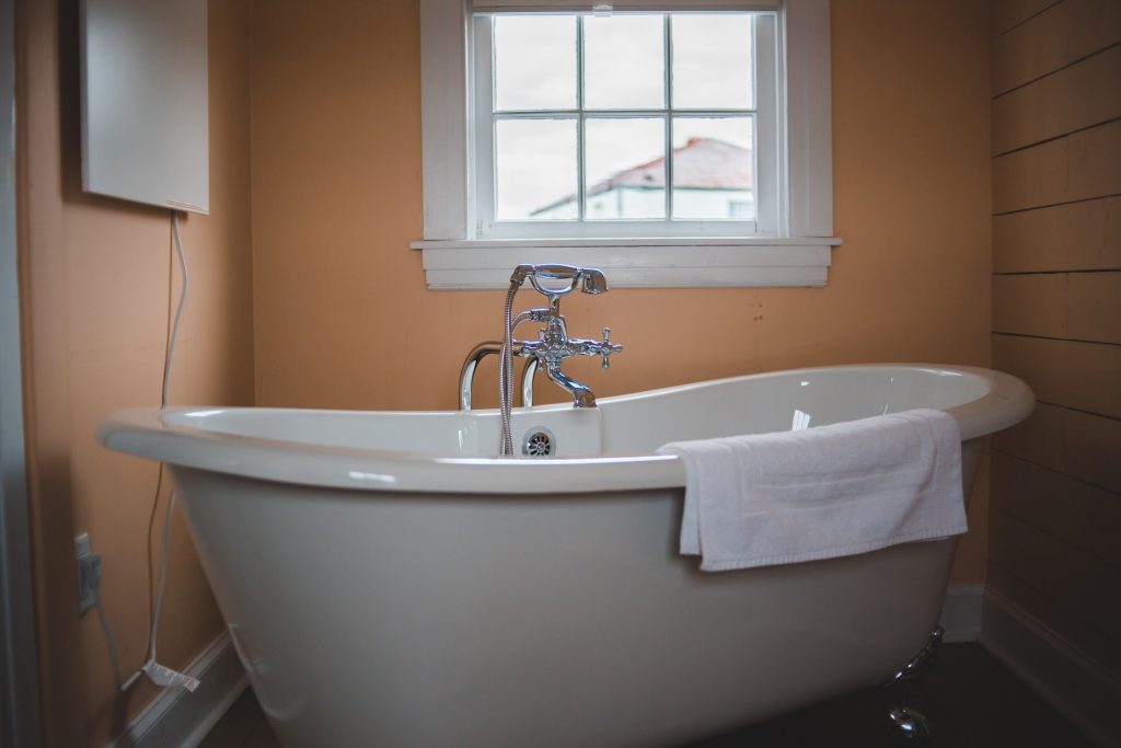 can you use marine paint on a bathtub