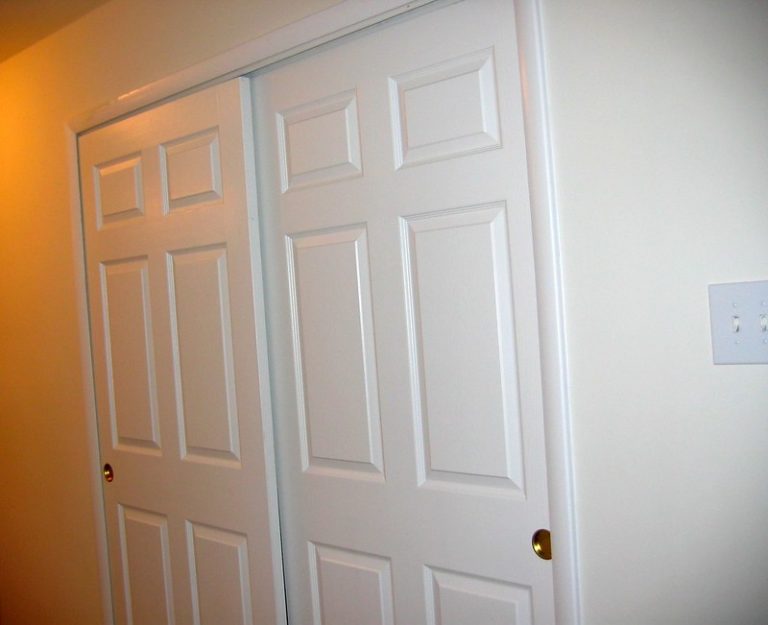 how-to-install-baseboards-around-sliding-closet-doors-step-by-step