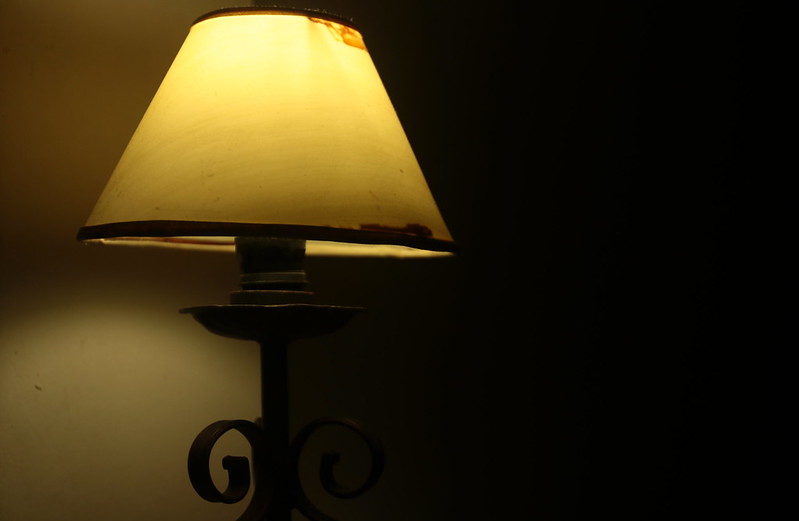 lamp in middle of room no outlet
